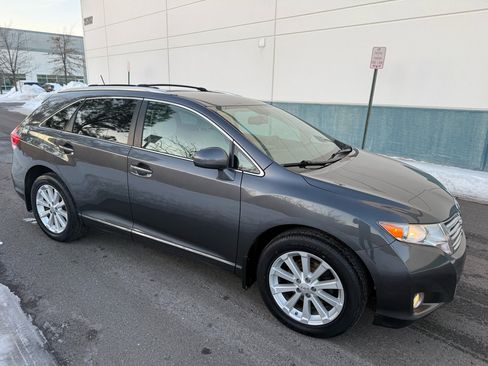 Used 2010 Toyota Venza 4dr Wgn I4 AWD (Natl) image 11