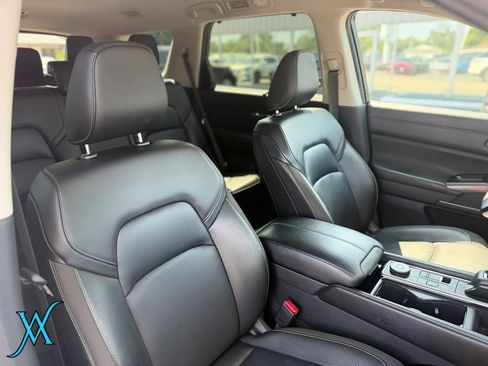 Used 2022 Nissan Pathfinder SL w/ SL Black Package AWD/4WD image 26