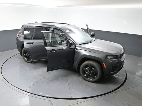 New 2026 Jeep Grand Cherokee Limited w/ Limited Altitude Package AWD/4WD image 47