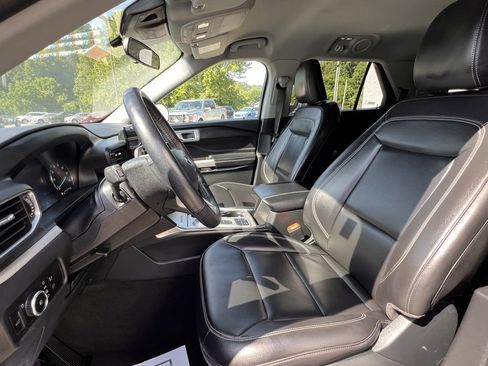 Used 2023 Ford Explorer XLT w/ Equipment Group 202A image 19