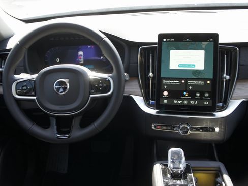 New 2025 Volvo XC90 T8 Core w/ Climate Package image 11