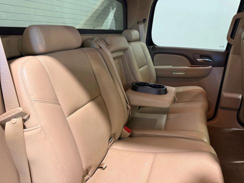 Used 2013 Chevrolet Avalanche LTZ image 30