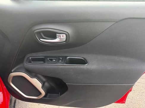 Used 2016 Jeep Renegade Latitude w/ Cold Weather Group image 13