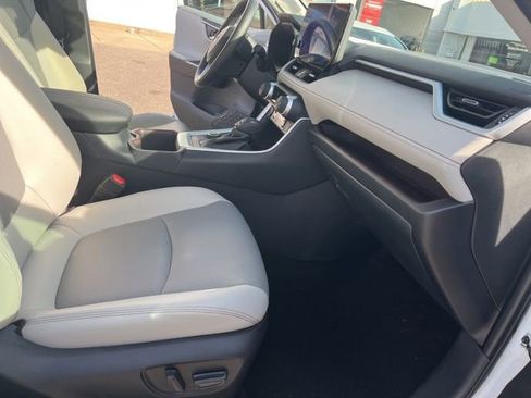 Used 2025 Toyota RAV4 Limited image 26