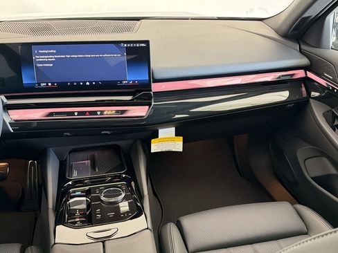 New 2026 BMW i5 eDrive40 w/ M Sport Package AWD/4WD image 29