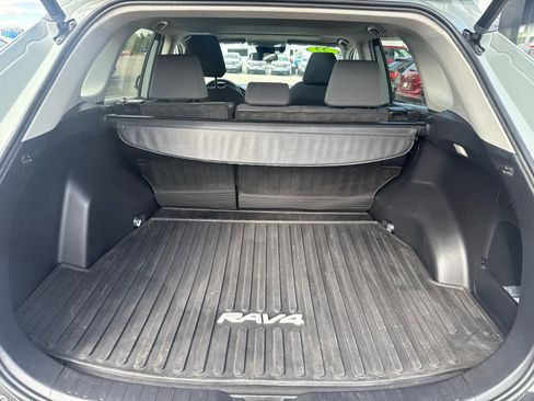 Used 2022 Toyota RAV4 XLE w/ Convenience Package AWD/4WD image 11
