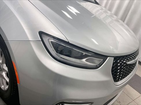 Used 2024 Chrysler Pacifica Touring-L image 33