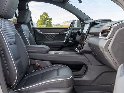 Used 2025 GMC Acadia Denali w/ LPO, Floor Liner Package image 7