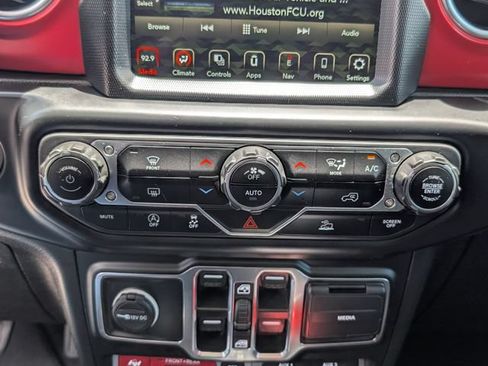 Used 2023 Jeep Wrangler Unlimited Rubicon AWD/4WD image 22
