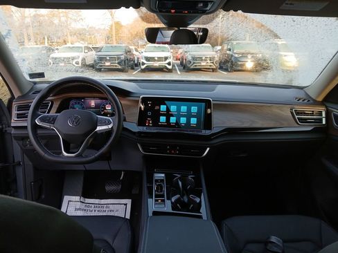 New 2025 Volkswagen Atlas SE image 12