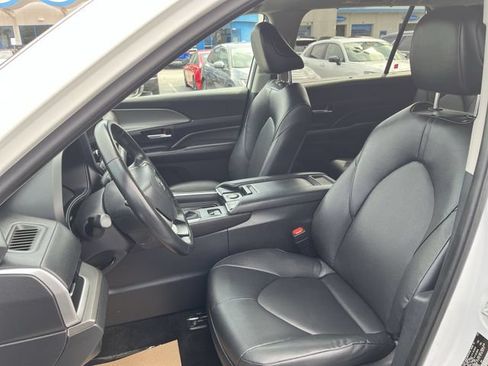 Used 2024 Toyota Grand Highlander AWD image 15