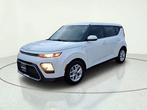 Used 2022 Kia Soul LX w/ Technology Package FWD image 2