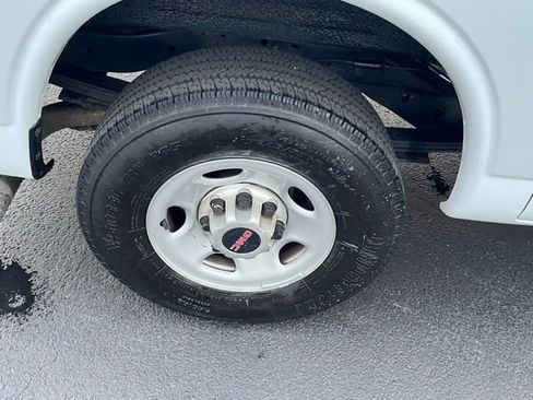 Used 2024 GMC Savana 2500 w/ Driver Convenience Package image 10