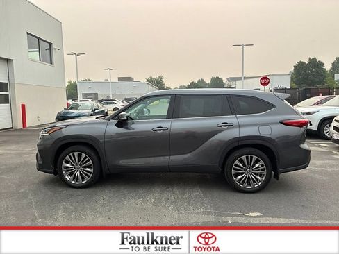 Used 2021 Toyota Highlander Platinum AWD/4WD image 13