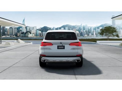 Used 2026 BMW X5 xDrive50e w/ Premium Package AWD/4WD image 5