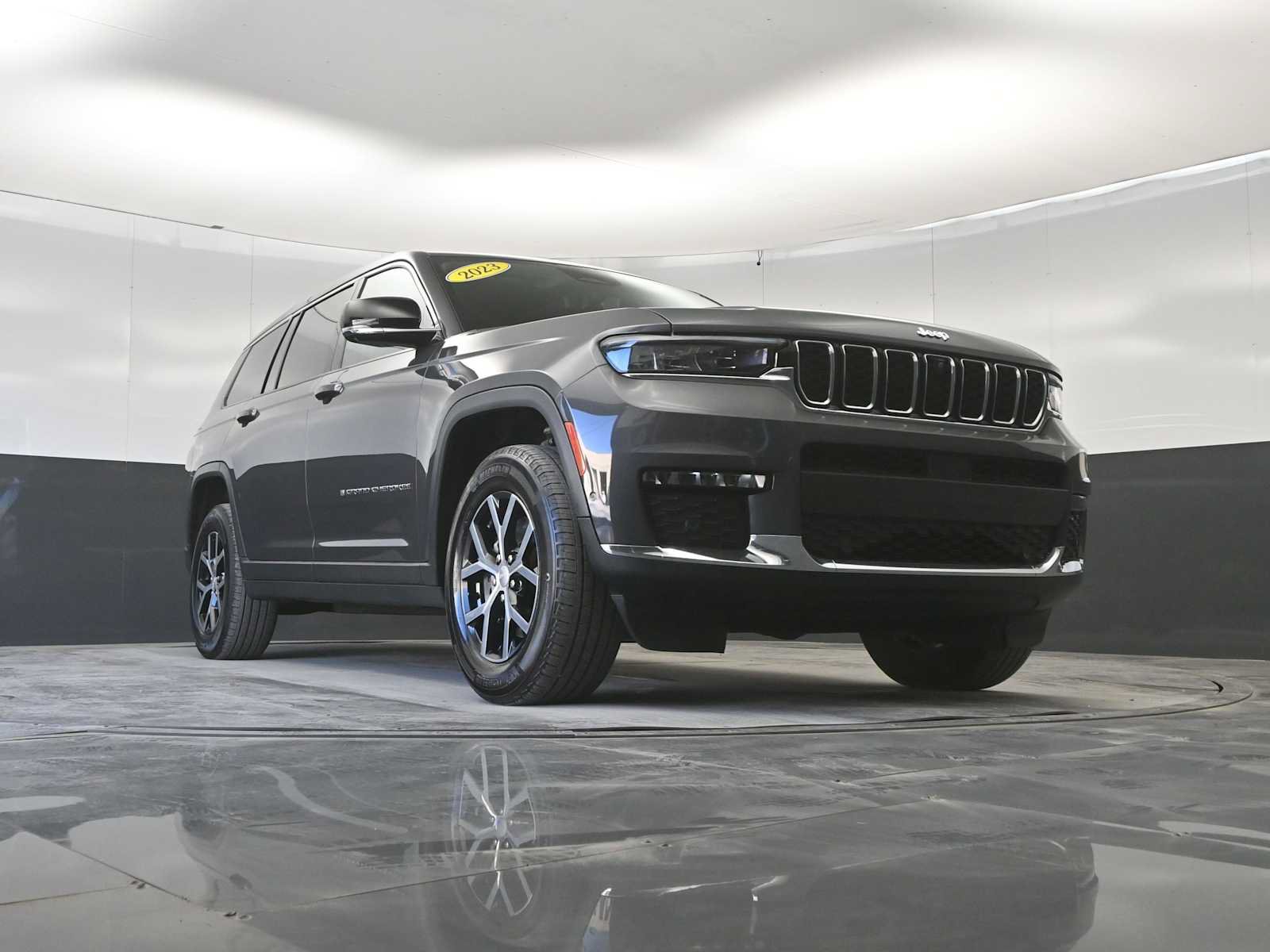 Used 2023 Jeep Grand Cherokee L Limited w/ Luxury Tech Group II AWD/4WD image 34