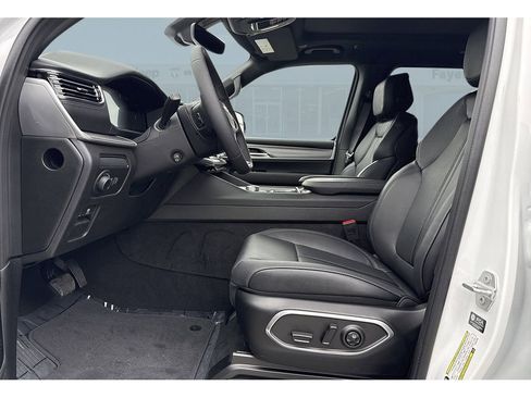 New 2026 Jeep Grand Wagoneer Limited AWD/4WD image 13