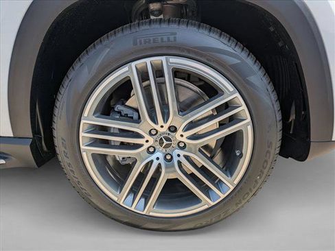 Certified 2025 Mercedes-Benz GLS 450 4MATIC image 10
