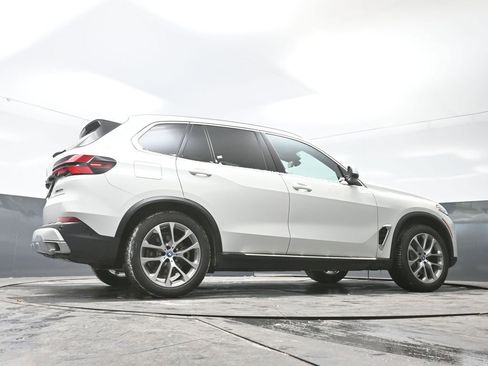 Used 2025 BMW X5 xDrive50e AWD/4WD image 43