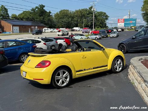 Used 2014 Volkswagen Beetle TDI image 9