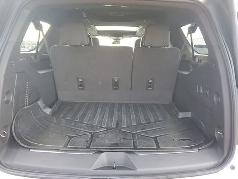Used 2024 Chevrolet Suburban High Country AWD/4WD image 8