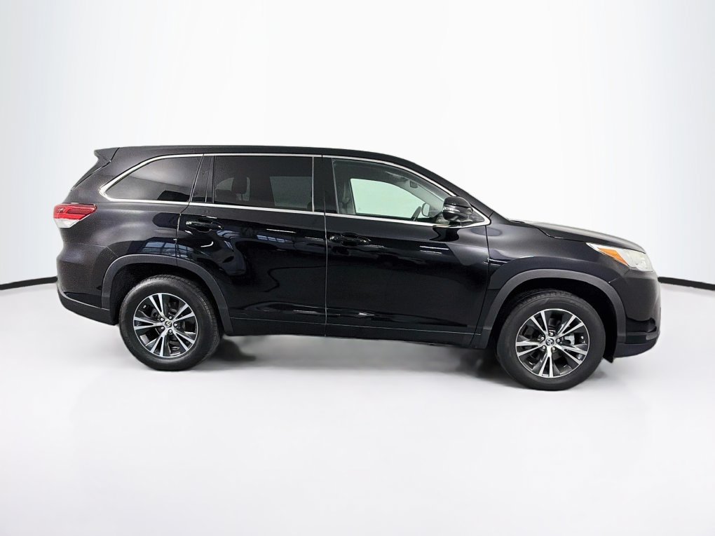 Used 2018 Toyota Highlander LE FWD image 7