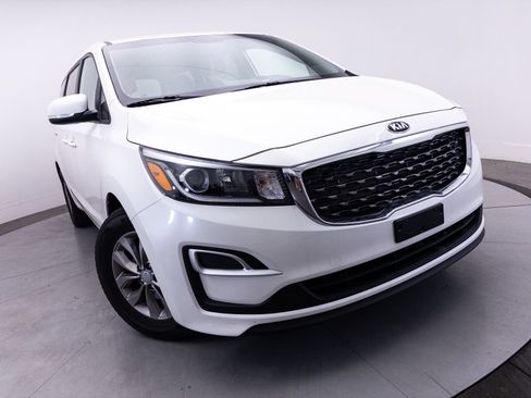 Used 2019 Kia Sedona LX FWD image 3
