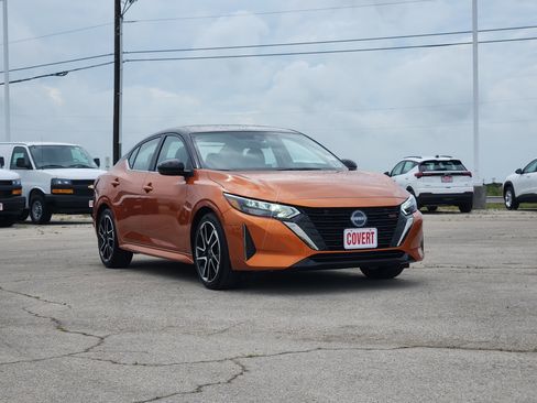 Used 2025 Nissan Sentra SR w/ Trunk Package FWD image 3
