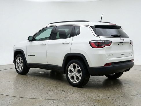 Used 2025 Jeep Compass Latitude AWD/4WD image 6