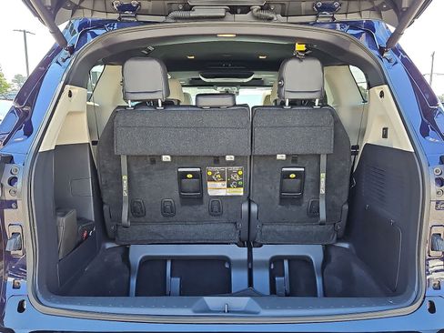 Used 2025 Toyota Sienna Platinum AWD/4WD image 31