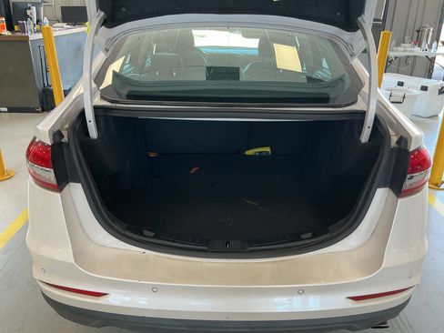 Used 2019 Ford Fusion SE w/ Equipment Group 151A FWD image 10