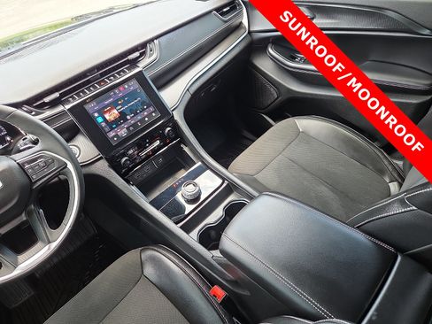 Used 2024 Jeep Grand Cherokee Altitude AWD/4WD image 12