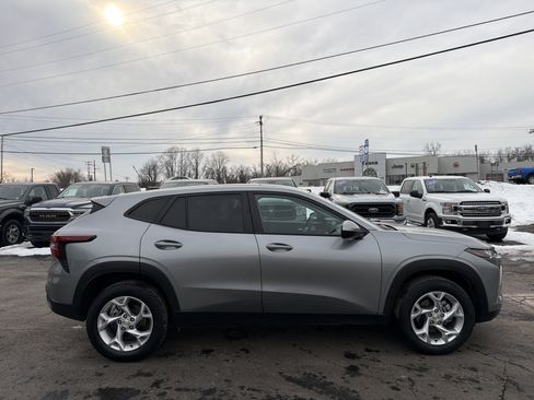 Used 2024 Chevrolet Trax LS w/ LS Convenience Package image 4