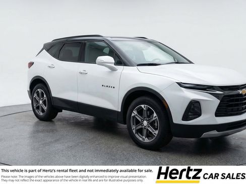 Used 2025 Chevrolet Blazer LT FWD image 1