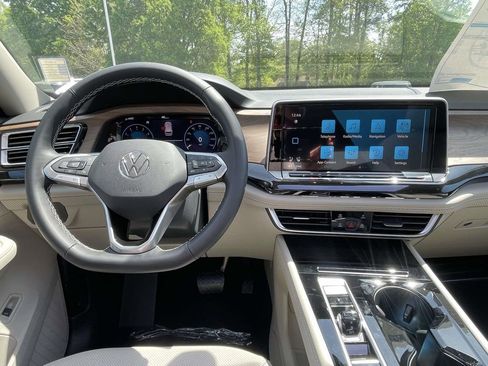 New 2026 Volkswagen Atlas SE FWD image 13