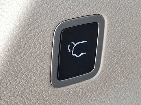 Used 2024 Chrysler Pacifica Limited FWD image 33