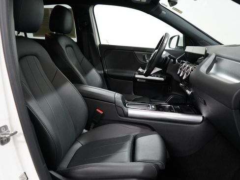 Used 2025 Mercedes-Benz GLA 250 4MATIC image 29