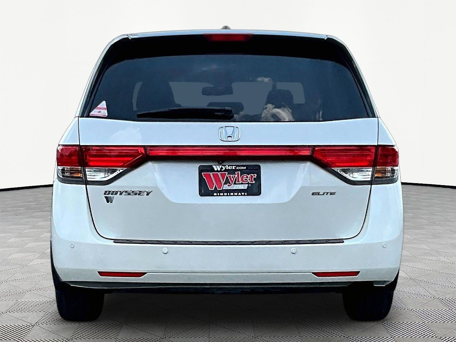 Used 2016 Honda Odyssey Touring Elite image 5
