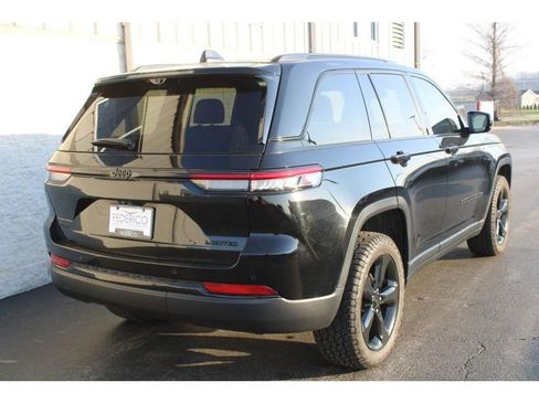 Used 2023 Jeep Grand Cherokee Limited w/ Luxury Tech Group II AWD/4WD image 3