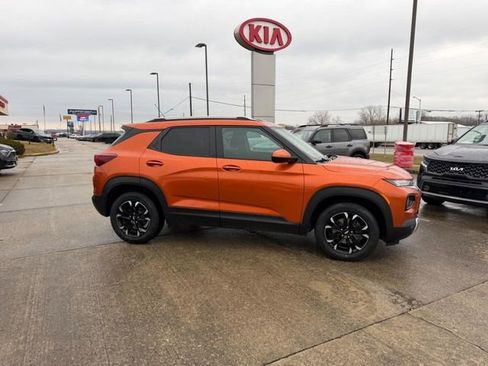 Used 2023 Chevrolet TrailBlazer LT w/ Convenience Package image 2