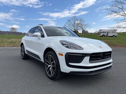 Certified 2026 Porsche Macan Turbo AWD/4WD image 9