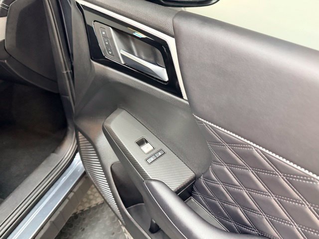 Used 2025 Mitsubishi Outlander 4WD Plug-In Hybrid image 37