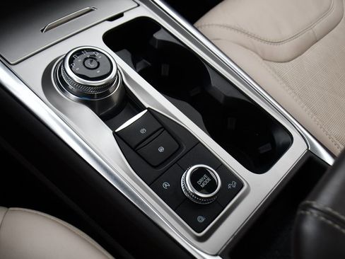 Used 2023 Ford Explorer Platinum w/ Technology Package image 33