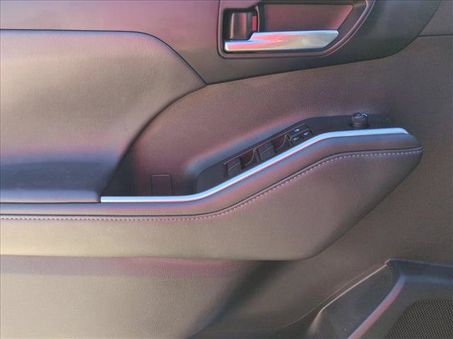 Used 2021 Toyota Highlander XLE FWD image 11
