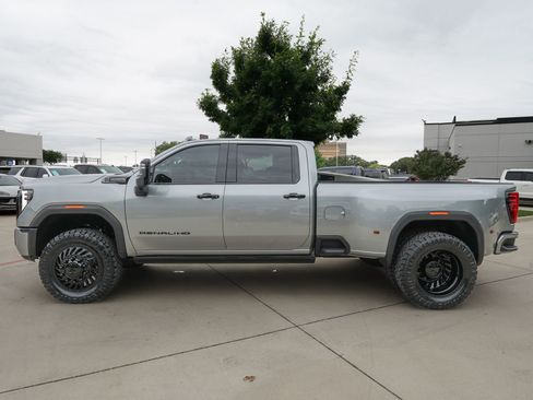 Used 2026 GMC Sierra 3500 Denali Ultimate AWD/4WD image 8
