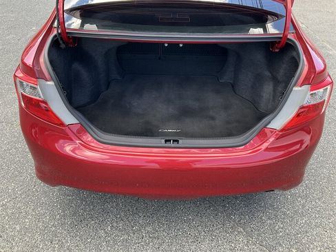 Used 2014 Toyota Camry SE FWD image 13