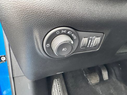 Used 2022 Jeep Compass Latitude FWD image 18