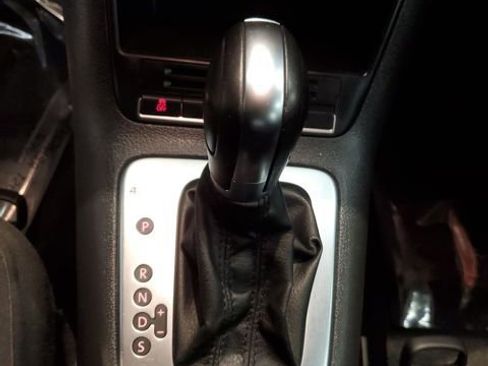 Used 2014 Volkswagen Tiguan S image 25