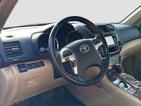 Used 2013 Toyota Highlander Limited AWD/4WD image 4