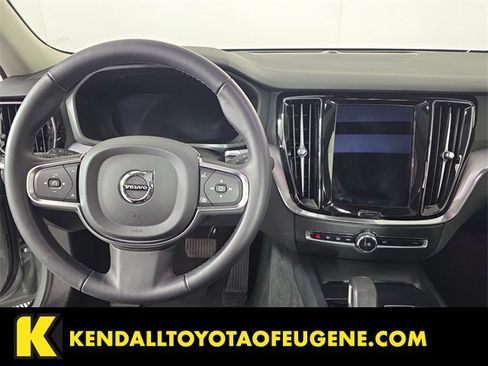 Used 2024 Volvo S60 B5 Core image 9